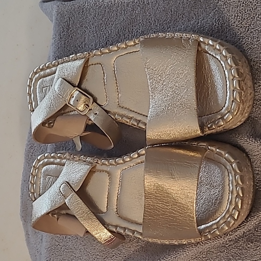 Lil girls sandals